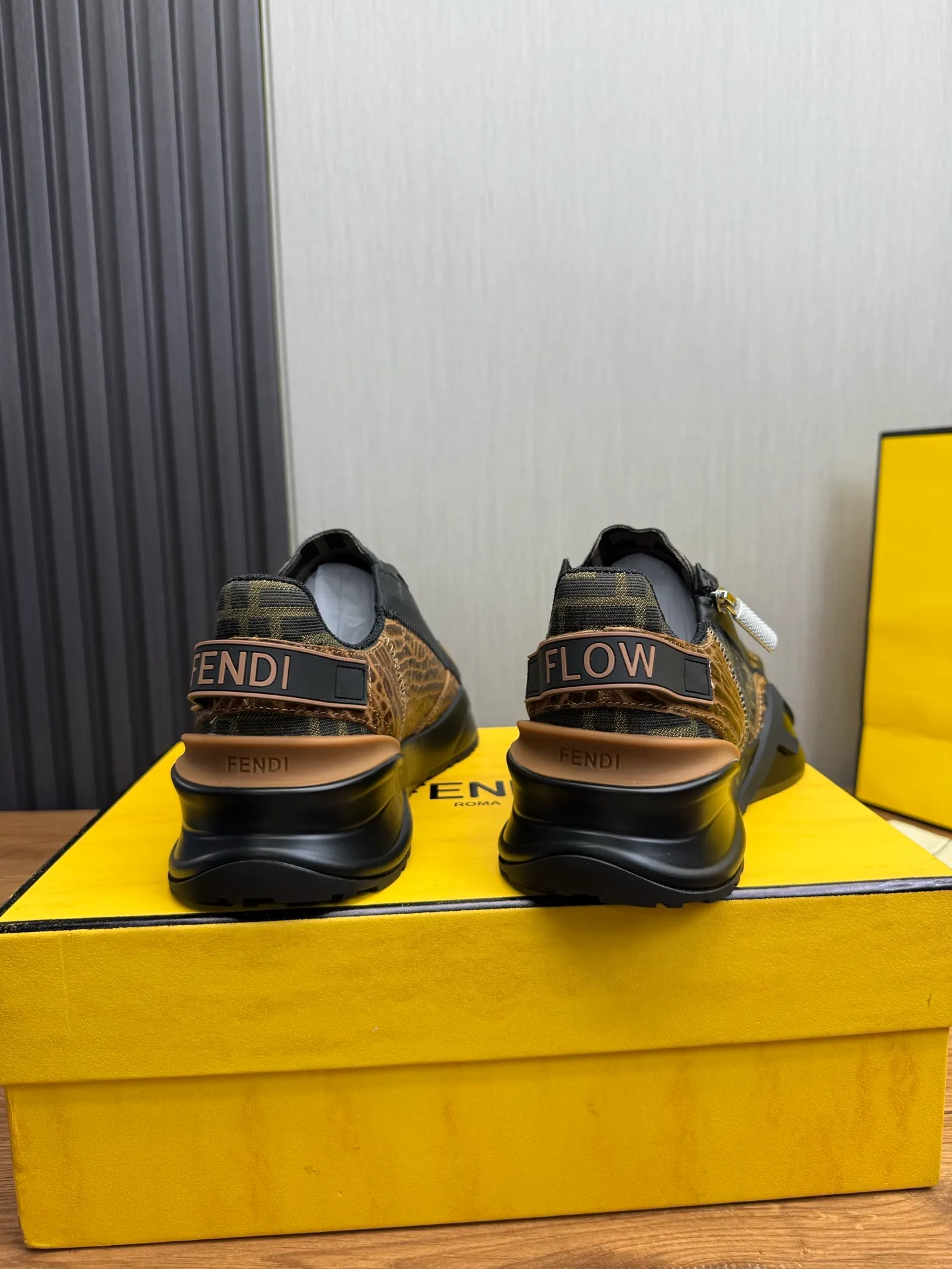 Men's men's shoes 💰620💰 Fendi [Fendi] hot style is on the market 🔥Fashionable casual men's shoes 🔱 Made of original brand fly-knit fabric. Original cowhide + breathable mesh lining + sheepskin feet, perfect shape, top quality, you deserve it 🔜Original rubber outsole, ultra-light, non-slip and wear-resistant 👣 Standard size 38-44